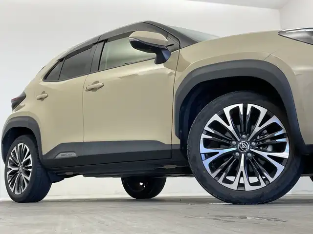 トヨタ ヤリスクロス ハイブリッド Z 新潟県 2022(令4)年 4.6万km ベージュ 純正ディスプレイオーディオ/フルセグ/パノラミックビューモニター/ステアリングヒーター/トヨタセーフティセンス/・プリクラッシュセーフティ/・レーダークルーズコントロール/・レーンキープアシスト/・オートマチックハイビーム/ブラインドスポットモニター/LEDオートライト/ドライブレコーダー/ハーフレザーシート/前席シートヒーター/ドライブレコーダー/プッシュスタート/スマートキー/純正フロアマット