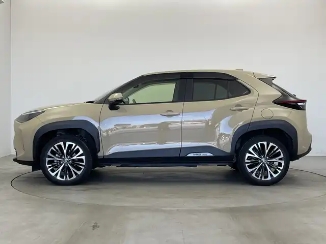 トヨタ ヤリスクロス ハイブリッド Z 新潟県 2022(令4)年 4.6万km ベージュ 純正ディスプレイオーディオ/フルセグ/パノラミックビューモニター/ステアリングヒーター/トヨタセーフティセンス/・プリクラッシュセーフティ/・レーダークルーズコントロール/・レーンキープアシスト/・オートマチックハイビーム/ブラインドスポットモニター/LEDオートライト/ドライブレコーダー/ハーフレザーシート/前席シートヒーター/ドライブレコーダー/プッシュスタート/スマートキー/純正フロアマット