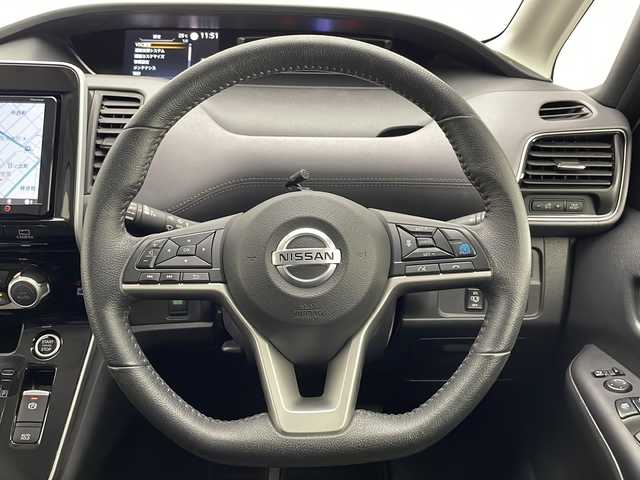日産 セレナ ハイウェイスター V 宮崎県 2019(令1)年 7.2万km ブリリアントホワイトパール プロパイロット/エマ―ジェンシーブレーキ/LDW(車線逸脱警報）/LDP（車線逸脱防止支援）/BSW(後側方車両検知警報）/BSI（後側方衝突防止支援）/オートマチックハイビーム/クリアランスソナー/社外9インチSDナビ/フルセグTV/CD/DVD/Bluetooth/アラウンドビューモニター/社外10.2インチ後席フリップダウンモニター（TVM-FW1020）/両側パワースライドドア/ハンズフリーオートスライドドア/インテリジェントパーキングアシスト/レザー調シートカバー/LEDヘッドライト/純正16インチAW/ビルトインETC/前後ドライブレコーダー/スマートキー×２