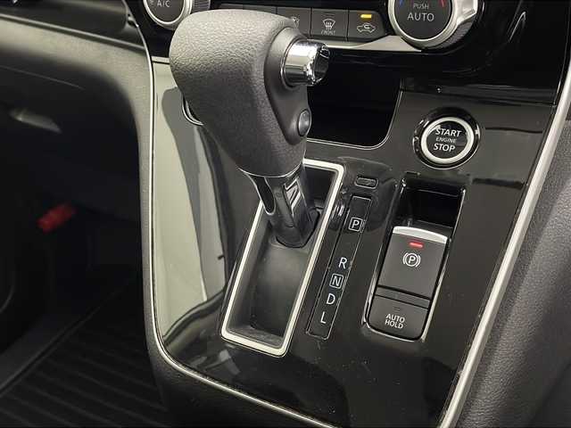 日産 セレナ ハイウェイスター V 宮崎県 2019(令1)年 7.2万km ブリリアントホワイトパール プロパイロット/エマ―ジェンシーブレーキ/LDW(車線逸脱警報）/LDP（車線逸脱防止支援）/BSW(後側方車両検知警報）/BSI（後側方衝突防止支援）/オートマチックハイビーム/クリアランスソナー/社外9インチSDナビ/フルセグTV/CD/DVD/Bluetooth/アラウンドビューモニター/社外10.2インチ後席フリップダウンモニター（TVM-FW1020）/両側パワースライドドア/ハンズフリーオートスライドドア/インテリジェントパーキングアシスト/レザー調シートカバー/LEDヘッドライト/純正16インチAW/ビルトインETC/前後ドライブレコーダー/スマートキー×２