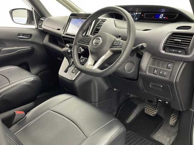 日産 セレナ ハイウェイスター V 宮崎県 2019(令1)年 7.2万km ブリリアントホワイトパール プロパイロット/エマ―ジェンシーブレーキ/LDW(車線逸脱警報）/LDP（車線逸脱防止支援）/BSW(後側方車両検知警報）/BSI（後側方衝突防止支援）/オートマチックハイビーム/クリアランスソナー/社外9インチSDナビ/フルセグTV/CD/DVD/Bluetooth/アラウンドビューモニター/社外10.2インチ後席フリップダウンモニター（TVM-FW1020）/両側パワースライドドア/ハンズフリーオートスライドドア/インテリジェントパーキングアシスト/レザー調シートカバー/LEDヘッドライト/純正16インチAW/ビルトインETC/前後ドライブレコーダー/スマートキー×２