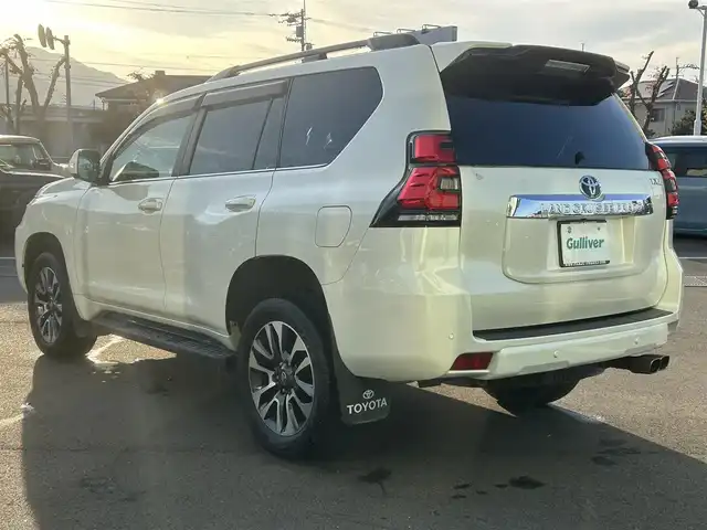 トヨタ ランドクルーザー プラド TX Lパッケージ 愛媛県 2023(令5)年 3.9万km ホワイトパールクリスタルシャイン ワンオーナー/純正ナビ（Bluetooth/フルセグTV）/アラウンドビューモニター/デジタルインナーミラー/TRDプッシュスタートボタン/電動格納サードシート/ETC2.0/電子インナーミラー型ドライブレコーダー/パワーシート/シートヒーター/シートベンチレーション/サンルーフ/アダプティブクルーズコントロール/スペアキー（スマートキー）/純正フロアマット/純正19インチアルミホイール/ルーフレール/センターデフロック/ダウンヒルアシストコントロール/LEDヘッドライト/フォグランプ/スペアタイヤ/保証書/取扱説明書/ナビ取説