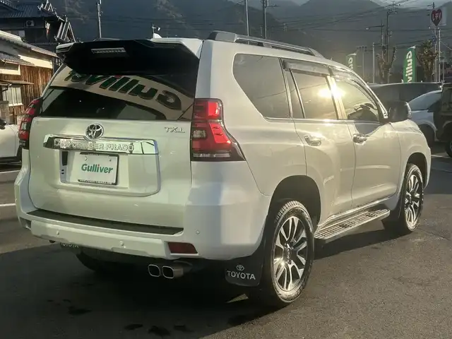 トヨタ ランドクルーザー プラド TX Lパッケージ 愛媛県 2023(令5)年 3.9万km ホワイトパールクリスタルシャイン ワンオーナー/純正ナビ（Bluetooth/フルセグTV）/アラウンドビューモニター/デジタルインナーミラー/TRDプッシュスタートボタン/電動格納サードシート/ETC2.0/電子インナーミラー型ドライブレコーダー/パワーシート/シートヒーター/シートベンチレーション/サンルーフ/アダプティブクルーズコントロール/スペアキー（スマートキー）/純正フロアマット/純正19インチアルミホイール/ルーフレール/センターデフロック/ダウンヒルアシストコントロール/LEDヘッドライト/フォグランプ/スペアタイヤ/保証書/取扱説明書/ナビ取説