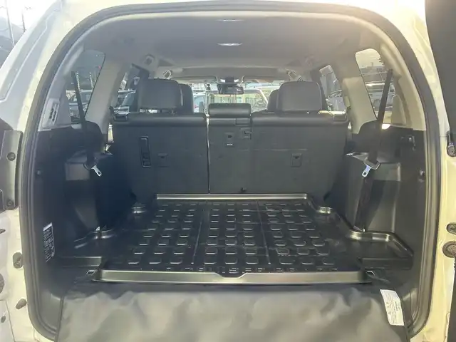 トヨタ ランドクルーザー プラド TX Lパッケージ 愛媛県 2023(令5)年 3.9万km ホワイトパールクリスタルシャイン ワンオーナー/純正ナビ（Bluetooth/フルセグTV）/アラウンドビューモニター/デジタルインナーミラー/TRDプッシュスタートボタン/電動格納サードシート/ETC2.0/電子インナーミラー型ドライブレコーダー/パワーシート/シートヒーター/シートベンチレーション/サンルーフ/アダプティブクルーズコントロール/スペアキー（スマートキー）/純正フロアマット/純正19インチアルミホイール/ルーフレール/センターデフロック/ダウンヒルアシストコントロール/LEDヘッドライト/フォグランプ/スペアタイヤ/保証書/取扱説明書/ナビ取説