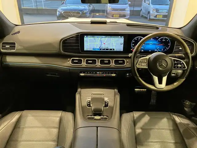 メルセデス・ベンツ ＧＬＳ４００ｄ 4マチック AMGライン 熊本県 2022(令4)年 5万km ダイヤモンドホワイト ・スマートキー/・プッシュスタート/・パノラマサンルーフ/・アクティブステアリングアシスト/・アクティブレーンキーピングアシスト/・道路標識アシスト/・アクティブブレーキアシスト/・アテンションアシスト/・ブラインドスポットモニター/・レーンチェンジアシスト/・インテリジェントライトシステム/・DSR/・クルーズコントロール(追従式)/・黒革シート/・全席パワーシート/・前席エアシート/・全席シートヒーター/・純正メモリナビ/　【Bluetooth・USB・AppleCarPlay・AndroidAuto】/・Burmesterサウンドシステム/・フルセグTV/・全方位カメラ/・ETC2.0/・hot&coolサウンドシステム/・パワーバックドア/・LEDヘッドランプ/・純正マット