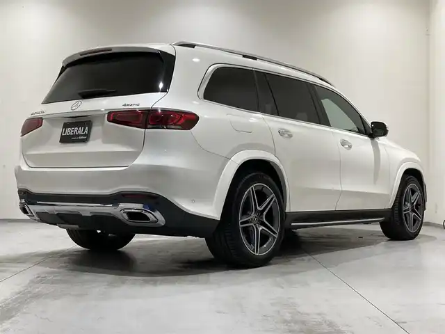 メルセデス・ベンツ ＧＬＳ４００ｄ 4マチック AMGライン 熊本県 2022(令4)年 5万km ダイヤモンドホワイト ・スマートキー/・プッシュスタート/・パノラマサンルーフ/・アクティブステアリングアシスト/・アクティブレーンキーピングアシスト/・道路標識アシスト/・アクティブブレーキアシスト/・アテンションアシスト/・ブラインドスポットモニター/・レーンチェンジアシスト/・インテリジェントライトシステム/・DSR/・クルーズコントロール(追従式)/・黒革シート/・全席パワーシート/・前席エアシート/・全席シートヒーター/・純正メモリナビ/　【Bluetooth・USB・AppleCarPlay・AndroidAuto】/・Burmesterサウンドシステム/・フルセグTV/・全方位カメラ/・ETC2.0/・hot&coolサウンドシステム/・パワーバックドア/・LEDヘッドランプ/・純正マット