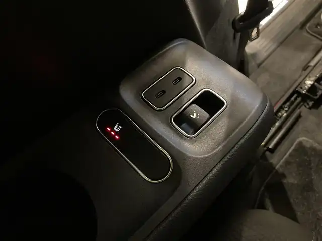 メルセデス・ベンツ ＧＬＳ４００ｄ 4マチック AMGライン 熊本県 2022(令4)年 5万km ダイヤモンドホワイト ・スマートキー/・プッシュスタート/・パノラマサンルーフ/・アクティブステアリングアシスト/・アクティブレーンキーピングアシスト/・道路標識アシスト/・アクティブブレーキアシスト/・アテンションアシスト/・ブラインドスポットモニター/・レーンチェンジアシスト/・インテリジェントライトシステム/・DSR/・クルーズコントロール(追従式)/・黒革シート/・全席パワーシート/・前席エアシート/・全席シートヒーター/・純正メモリナビ/　【Bluetooth・USB・AppleCarPlay・AndroidAuto】/・Burmesterサウンドシステム/・フルセグTV/・全方位カメラ/・ETC2.0/・hot&coolサウンドシステム/・パワーバックドア/・LEDヘッドランプ/・純正マット