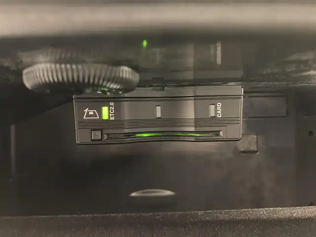 メルセデス・ベンツ ＧＬＳ４００ｄ 4マチック AMGライン 熊本県 2022(令4)年 5万km ダイヤモンドホワイト ・スマートキー/・プッシュスタート/・パノラマサンルーフ/・アクティブステアリングアシスト/・アクティブレーンキーピングアシスト/・道路標識アシスト/・アクティブブレーキアシスト/・アテンションアシスト/・ブラインドスポットモニター/・レーンチェンジアシスト/・インテリジェントライトシステム/・DSR/・クルーズコントロール(追従式)/・黒革シート/・全席パワーシート/・前席エアシート/・全席シートヒーター/・純正メモリナビ/　【Bluetooth・USB・AppleCarPlay・AndroidAuto】/・Burmesterサウンドシステム/・フルセグTV/・全方位カメラ/・ETC2.0/・hot&coolサウンドシステム/・パワーバックドア/・LEDヘッドランプ/・純正マット