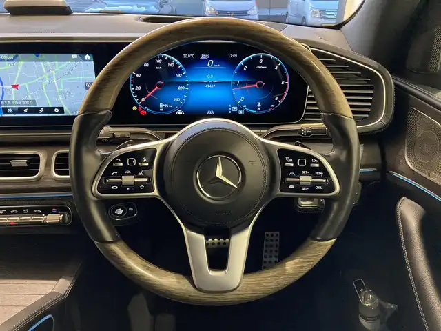 メルセデス・ベンツ ＧＬＳ４００ｄ 4マチック AMGライン 熊本県 2022(令4)年 5万km ダイヤモンドホワイト ・スマートキー/・プッシュスタート/・パノラマサンルーフ/・アクティブステアリングアシスト/・アクティブレーンキーピングアシスト/・道路標識アシスト/・アクティブブレーキアシスト/・アテンションアシスト/・ブラインドスポットモニター/・レーンチェンジアシスト/・インテリジェントライトシステム/・DSR/・クルーズコントロール(追従式)/・黒革シート/・全席パワーシート/・前席エアシート/・全席シートヒーター/・純正メモリナビ/　【Bluetooth・USB・AppleCarPlay・AndroidAuto】/・Burmesterサウンドシステム/・フルセグTV/・全方位カメラ/・ETC2.0/・hot&coolサウンドシステム/・パワーバックドア/・LEDヘッドランプ/・純正マット