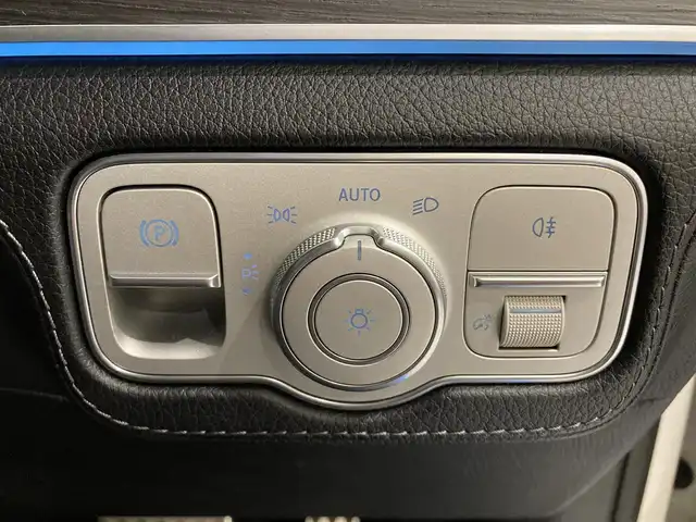 メルセデス・ベンツ ＧＬＳ４００ｄ 4マチック AMGライン 熊本県 2022(令4)年 5万km ダイヤモンドホワイト ・スマートキー/・プッシュスタート/・パノラマサンルーフ/・アクティブステアリングアシスト/・アクティブレーンキーピングアシスト/・道路標識アシスト/・アクティブブレーキアシスト/・アテンションアシスト/・ブラインドスポットモニター/・レーンチェンジアシスト/・インテリジェントライトシステム/・DSR/・クルーズコントロール(追従式)/・黒革シート/・全席パワーシート/・前席エアシート/・全席シートヒーター/・純正メモリナビ/　【Bluetooth・USB・AppleCarPlay・AndroidAuto】/・Burmesterサウンドシステム/・フルセグTV/・全方位カメラ/・ETC2.0/・hot&coolサウンドシステム/・パワーバックドア/・LEDヘッドランプ/・純正マット