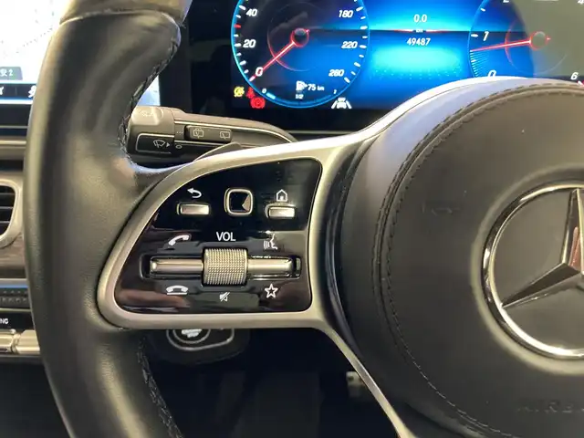 メルセデス・ベンツ ＧＬＳ４００ｄ 4マチック AMGライン 熊本県 2022(令4)年 5万km ダイヤモンドホワイト ・スマートキー/・プッシュスタート/・パノラマサンルーフ/・アクティブステアリングアシスト/・アクティブレーンキーピングアシスト/・道路標識アシスト/・アクティブブレーキアシスト/・アテンションアシスト/・ブラインドスポットモニター/・レーンチェンジアシスト/・インテリジェントライトシステム/・DSR/・クルーズコントロール(追従式)/・黒革シート/・全席パワーシート/・前席エアシート/・全席シートヒーター/・純正メモリナビ/　【Bluetooth・USB・AppleCarPlay・AndroidAuto】/・Burmesterサウンドシステム/・フルセグTV/・全方位カメラ/・ETC2.0/・hot&coolサウンドシステム/・パワーバックドア/・LEDヘッドランプ/・純正マット