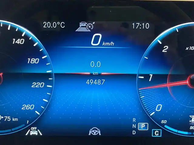 メルセデス・ベンツ ＧＬＳ４００ｄ 4マチック AMGライン 熊本県 2022(令4)年 5万km ダイヤモンドホワイト ・スマートキー/・プッシュスタート/・パノラマサンルーフ/・アクティブステアリングアシスト/・アクティブレーンキーピングアシスト/・道路標識アシスト/・アクティブブレーキアシスト/・アテンションアシスト/・ブラインドスポットモニター/・レーンチェンジアシスト/・インテリジェントライトシステム/・DSR/・クルーズコントロール(追従式)/・黒革シート/・全席パワーシート/・前席エアシート/・全席シートヒーター/・純正メモリナビ/　【Bluetooth・USB・AppleCarPlay・AndroidAuto】/・Burmesterサウンドシステム/・フルセグTV/・全方位カメラ/・ETC2.0/・hot&coolサウンドシステム/・パワーバックドア/・LEDヘッドランプ/・純正マット