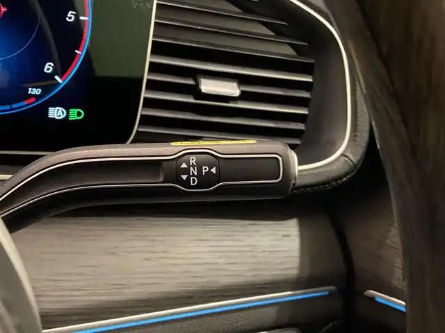 メルセデス・ベンツ ＧＬＳ４００ｄ 4マチック AMGライン 熊本県 2022(令4)年 5万km ダイヤモンドホワイト ・スマートキー/・プッシュスタート/・パノラマサンルーフ/・アクティブステアリングアシスト/・アクティブレーンキーピングアシスト/・道路標識アシスト/・アクティブブレーキアシスト/・アテンションアシスト/・ブラインドスポットモニター/・レーンチェンジアシスト/・インテリジェントライトシステム/・DSR/・クルーズコントロール(追従式)/・黒革シート/・全席パワーシート/・前席エアシート/・全席シートヒーター/・純正メモリナビ/　【Bluetooth・USB・AppleCarPlay・AndroidAuto】/・Burmesterサウンドシステム/・フルセグTV/・全方位カメラ/・ETC2.0/・hot&coolサウンドシステム/・パワーバックドア/・LEDヘッドランプ/・純正マット