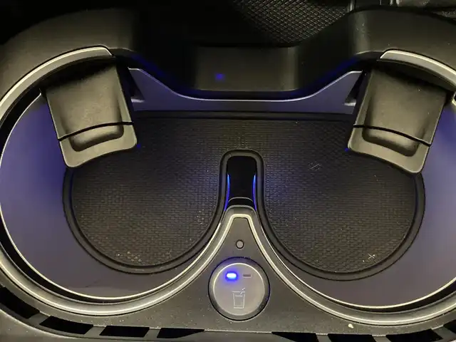 メルセデス・ベンツ ＧＬＳ４００ｄ 4マチック AMGライン 熊本県 2022(令4)年 5万km ダイヤモンドホワイト ・スマートキー/・プッシュスタート/・パノラマサンルーフ/・アクティブステアリングアシスト/・アクティブレーンキーピングアシスト/・道路標識アシスト/・アクティブブレーキアシスト/・アテンションアシスト/・ブラインドスポットモニター/・レーンチェンジアシスト/・インテリジェントライトシステム/・DSR/・クルーズコントロール(追従式)/・黒革シート/・全席パワーシート/・前席エアシート/・全席シートヒーター/・純正メモリナビ/　【Bluetooth・USB・AppleCarPlay・AndroidAuto】/・Burmesterサウンドシステム/・フルセグTV/・全方位カメラ/・ETC2.0/・hot&coolサウンドシステム/・パワーバックドア/・LEDヘッドランプ/・純正マット