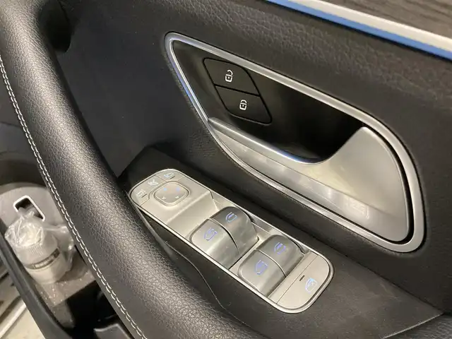 メルセデス・ベンツ ＧＬＳ４００ｄ 4マチック AMGライン 熊本県 2022(令4)年 5万km ダイヤモンドホワイト ・スマートキー/・プッシュスタート/・パノラマサンルーフ/・アクティブステアリングアシスト/・アクティブレーンキーピングアシスト/・道路標識アシスト/・アクティブブレーキアシスト/・アテンションアシスト/・ブラインドスポットモニター/・レーンチェンジアシスト/・インテリジェントライトシステム/・DSR/・クルーズコントロール(追従式)/・黒革シート/・全席パワーシート/・前席エアシート/・全席シートヒーター/・純正メモリナビ/　【Bluetooth・USB・AppleCarPlay・AndroidAuto】/・Burmesterサウンドシステム/・フルセグTV/・全方位カメラ/・ETC2.0/・hot&coolサウンドシステム/・パワーバックドア/・LEDヘッドランプ/・純正マット