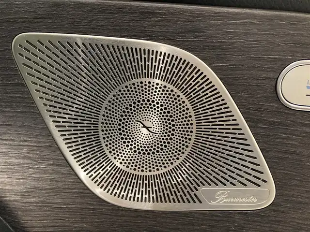 メルセデス・ベンツ ＧＬＳ４００ｄ 4マチック AMGライン 熊本県 2022(令4)年 5万km ダイヤモンドホワイト ・スマートキー/・プッシュスタート/・パノラマサンルーフ/・アクティブステアリングアシスト/・アクティブレーンキーピングアシスト/・道路標識アシスト/・アクティブブレーキアシスト/・アテンションアシスト/・ブラインドスポットモニター/・レーンチェンジアシスト/・インテリジェントライトシステム/・DSR/・クルーズコントロール(追従式)/・黒革シート/・全席パワーシート/・前席エアシート/・全席シートヒーター/・純正メモリナビ/　【Bluetooth・USB・AppleCarPlay・AndroidAuto】/・Burmesterサウンドシステム/・フルセグTV/・全方位カメラ/・ETC2.0/・hot&coolサウンドシステム/・パワーバックドア/・LEDヘッドランプ/・純正マット