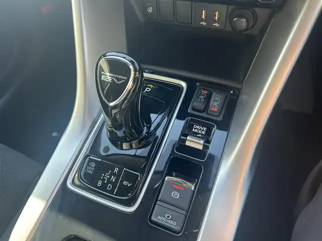 三菱 エクリプス クロス ＰＨＥＶ G 愛媛県 2020(令2)年 2万km チタニウムグレーメタリック 純正ナビ（Bluetooth/フルセグTV）/アラウンドビューモニター/AppleCarPlay/AndroidAuto/アダプティブクルーズコントロール/ETC2.0/パワーシート/ハーフレザーシート/シートヒーター/ブラインドスポットモニター/ステアリングヒーター/ドライブモード/純正18インチアルミホイール/前後ドライブレコーダー/前後コーナーセンサー/オートマチックハイビーム/LEDヘッドライト/スマートキー×２