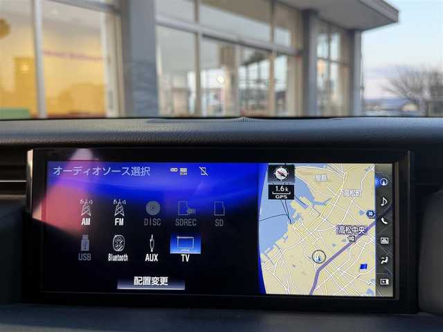 レクサス ＩＳ 300h Fスポーツ 香川県 2018(平30)年 6.7万km ソニックチタニウム メーカーSDナビ/【フルセグ/CD/DVD/BD/BT】/バックカメラ/サンルーフ/レーダークルーズコントロール/純正18インチアルミ/ブラックレザーシート/前席シートヒーター/ベンチレーション/前席パワーシート/（運転席メモリ機能付き）/クリアランスソナー/パドルシフト/LEDヘッドライト/プリクラッシュセーフティ/レーンキープアシスト/純正ドライブレコーダー/横滑り防止装置/スマートキー/ETC2.0