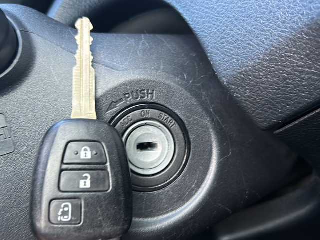 トヨタ シエンタ X 沖縄県 2019(平31)年 6.6万km ホワイトパールクリスタルシャイン Bluetooth・CD/バックカメラ/ETC/片側パワースライドドア/ドライブレコーダー/コーナーセンサー/衝突軽減システム/レーンキープアシスト/電動格納ミラー/ステアリングスイッチ/ウィンカーミラー/サイドバイザー/リモコンキー