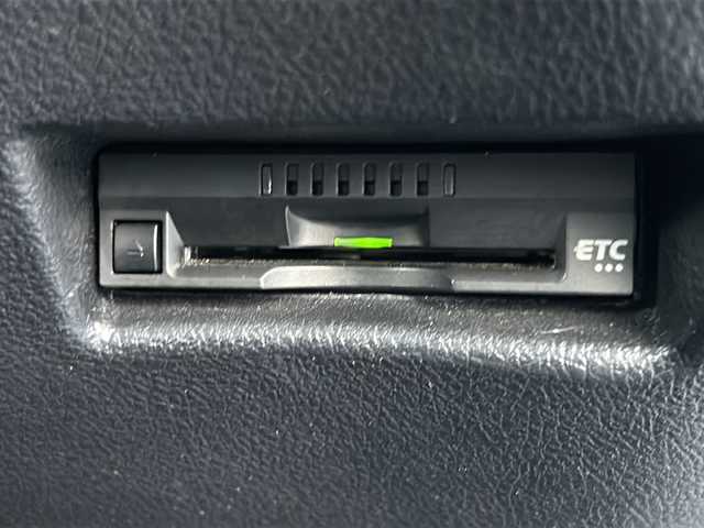 トヨタ シエンタ X 沖縄県 2019(平31)年 6.6万km ホワイトパールクリスタルシャイン Bluetooth・CD/バックカメラ/ETC/片側パワースライドドア/ドライブレコーダー/コーナーセンサー/衝突軽減システム/レーンキープアシスト/電動格納ミラー/ステアリングスイッチ/ウィンカーミラー/サイドバイザー/リモコンキー