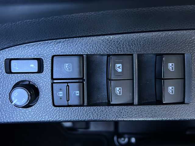 トヨタ シエンタ X 沖縄県 2019(平31)年 6.6万km ホワイトパールクリスタルシャイン Bluetooth・CD/バックカメラ/ETC/片側パワースライドドア/ドライブレコーダー/コーナーセンサー/衝突軽減システム/レーンキープアシスト/電動格納ミラー/ステアリングスイッチ/ウィンカーミラー/サイドバイザー/リモコンキー