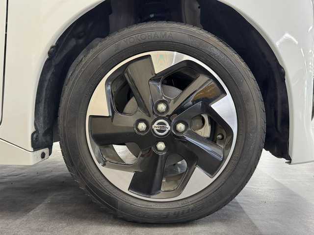 日産 ルークス HWS X プロパイロットED 三重県 2020(令2)年 1.2万km ホワイトパール S-HYBRID/FF/インパネCVT/純正 9インチナビ MM319D-L/（iPod/SD/FM/AM/TV/WALKMAN/USB/Bluetooth/CD/DVD/MUSIC STOCKER/VTR/AUX/ドラレコ）/アラウンドビューモニター（移動物検知機能付）/両側ハンズフリーオートスライドドア/ドライブレコーダー 前方（ナビ連動）/安全/・インテリジェント エマージェンシーブレーキ/・プロパイロット/・インテリジェント LI（車線逸脱防止支援システム）＋LDW（車線逸脱警報）/・インテリジェント DA（ふらつき警報）/・インテリジェント FCW（前方衝突予測警報）/・フロント & バックソナー/・標識検知機能（進入禁止、最高速度、一時停止）/・先行車発進お知らせ/・SOSコール/・ハイビームアシスト/装備/・オートエアコン/・リヤシーリングファン/・オートライト/・LED ヘッドライト＋フロントフォグライト/・ステアリングスイッチ/・プッシュスタート/・電動格納ドアミラー/・純正 14inAW/・インテリジェントキーx2/など