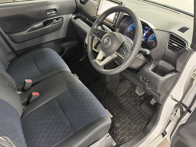日産 ルークス HWS X プロパイロットED 三重県 2020(令2)年 1.2万km ホワイトパール S-HYBRID/FF/インパネCVT/純正 9インチナビ MM319D-L/（iPod/SD/FM/AM/TV/WALKMAN/USB/Bluetooth/CD/DVD/MUSIC STOCKER/VTR/AUX/ドラレコ）/アラウンドビューモニター（移動物検知機能付）/両側ハンズフリーオートスライドドア/ドライブレコーダー 前方（ナビ連動）/安全/・インテリジェント エマージェンシーブレーキ/・プロパイロット/・インテリジェント LI（車線逸脱防止支援システム）＋LDW（車線逸脱警報）/・インテリジェント DA（ふらつき警報）/・インテリジェント FCW（前方衝突予測警報）/・フロント & バックソナー/・標識検知機能（進入禁止、最高速度、一時停止）/・先行車発進お知らせ/・SOSコール/・ハイビームアシスト/装備/・オートエアコン/・リヤシーリングファン/・オートライト/・LED ヘッドライト＋フロントフォグライト/・ステアリングスイッチ/・プッシュスタート/・電動格納ドアミラー/・純正 14inAW/・インテリジェントキーx2/など