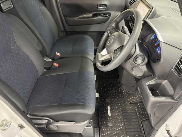 日産 ルークス HWS X プロパイロットED 三重県 2020(令2)年 1.2万km ホワイトパール S-HYBRID/FF/インパネCVT/純正 9インチナビ MM319D-L/（iPod/SD/FM/AM/TV/WALKMAN/USB/Bluetooth/CD/DVD/MUSIC STOCKER/VTR/AUX/ドラレコ）/アラウンドビューモニター（移動物検知機能付）/両側ハンズフリーオートスライドドア/ドライブレコーダー 前方（ナビ連動）/安全/・インテリジェント エマージェンシーブレーキ/・プロパイロット/・インテリジェント LI（車線逸脱防止支援システム）＋LDW（車線逸脱警報）/・インテリジェント DA（ふらつき警報）/・インテリジェント FCW（前方衝突予測警報）/・フロント & バックソナー/・標識検知機能（進入禁止、最高速度、一時停止）/・先行車発進お知らせ/・SOSコール/・ハイビームアシスト/装備/・オートエアコン/・リヤシーリングファン/・オートライト/・LED ヘッドライト＋フロントフォグライト/・ステアリングスイッチ/・プッシュスタート/・電動格納ドアミラー/・純正 14inAW/・インテリジェントキーx2/など