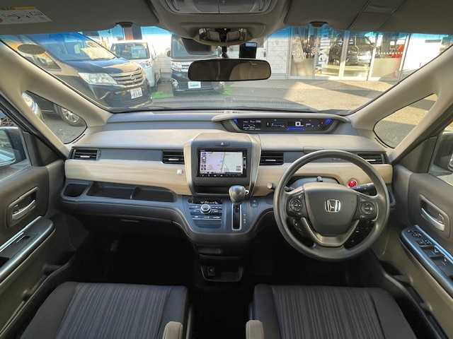 ホンダ フリード G ホンダセンシング 東京都 2019(令1)年 8.7万km モダンスティールM ホンダセンシング/純正HDDナビ フルセグTV/CD DVD Bluetooth/フリップダウンモニター/バックカメラ/両側パワースライドドア/レーダークルーズコントロール/衝突被害軽減ブレーキ/歩行者事故軽減ステアリング/車線維持機能支援システム/路外逸脱抑制機能/先行車発進お知らせ機能/標識認識機能/ETC/ドライブレコーダー/２列目キャプテンシート/マルチインフォメーションディスプレイ/ウレタン製ステアリング/ステアリングスイッチ（オーディオ）/ホワイト木目調インパネ/パニティミラー/モカファブリック/オートエアコン/アルミホイール付スタッドレスタイヤ車載/保証書＆取扱説明書