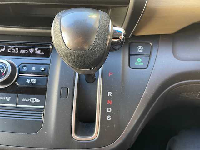 ホンダ フリード G ホンダセンシング 東京都 2019(令1)年 8.7万km モダンスティールM ホンダセンシング/純正HDDナビ フルセグTV/CD DVD Bluetooth/フリップダウンモニター/バックカメラ/両側パワースライドドア/レーダークルーズコントロール/衝突被害軽減ブレーキ/歩行者事故軽減ステアリング/車線維持機能支援システム/路外逸脱抑制機能/先行車発進お知らせ機能/標識認識機能/ETC/ドライブレコーダー/２列目キャプテンシート/マルチインフォメーションディスプレイ/ウレタン製ステアリング/ステアリングスイッチ（オーディオ）/ホワイト木目調インパネ/パニティミラー/モカファブリック/オートエアコン/アルミホイール付スタッドレスタイヤ車載/保証書＆取扱説明書