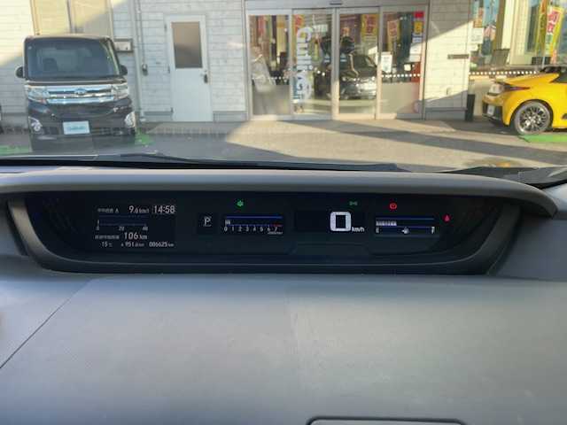 ホンダ フリード G ホンダセンシング 東京都 2019(令1)年 8.7万km モダンスティールM ホンダセンシング/純正HDDナビ フルセグTV/CD DVD Bluetooth/フリップダウンモニター/バックカメラ/両側パワースライドドア/レーダークルーズコントロール/衝突被害軽減ブレーキ/歩行者事故軽減ステアリング/車線維持機能支援システム/路外逸脱抑制機能/先行車発進お知らせ機能/標識認識機能/ETC/ドライブレコーダー/２列目キャプテンシート/マルチインフォメーションディスプレイ/ウレタン製ステアリング/ステアリングスイッチ（オーディオ）/ホワイト木目調インパネ/パニティミラー/モカファブリック/オートエアコン/アルミホイール付スタッドレスタイヤ車載/保証書＆取扱説明書