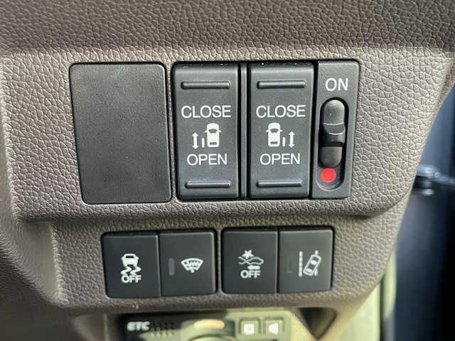 ホンダ フリード G ホンダセンシング 東京都 2019(令1)年 8.7万km モダンスティールM ホンダセンシング/純正HDDナビ フルセグTV/CD DVD Bluetooth/フリップダウンモニター/バックカメラ/両側パワースライドドア/レーダークルーズコントロール/衝突被害軽減ブレーキ/歩行者事故軽減ステアリング/車線維持機能支援システム/路外逸脱抑制機能/先行車発進お知らせ機能/標識認識機能/ETC/ドライブレコーダー/２列目キャプテンシート/マルチインフォメーションディスプレイ/ウレタン製ステアリング/ステアリングスイッチ（オーディオ）/ホワイト木目調インパネ/パニティミラー/モカファブリック/オートエアコン/アルミホイール付スタッドレスタイヤ車載/保証書＆取扱説明書