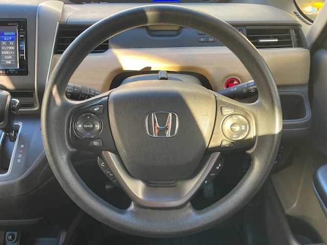 ホンダ フリード G ホンダセンシング 東京都 2019(令1)年 8.7万km モダンスティールM ホンダセンシング/純正HDDナビ フルセグTV/CD DVD Bluetooth/フリップダウンモニター/バックカメラ/両側パワースライドドア/レーダークルーズコントロール/衝突被害軽減ブレーキ/歩行者事故軽減ステアリング/車線維持機能支援システム/路外逸脱抑制機能/先行車発進お知らせ機能/標識認識機能/ETC/ドライブレコーダー/２列目キャプテンシート/マルチインフォメーションディスプレイ/ウレタン製ステアリング/ステアリングスイッチ（オーディオ）/ホワイト木目調インパネ/パニティミラー/モカファブリック/オートエアコン/アルミホイール付スタッドレスタイヤ車載/保証書＆取扱説明書