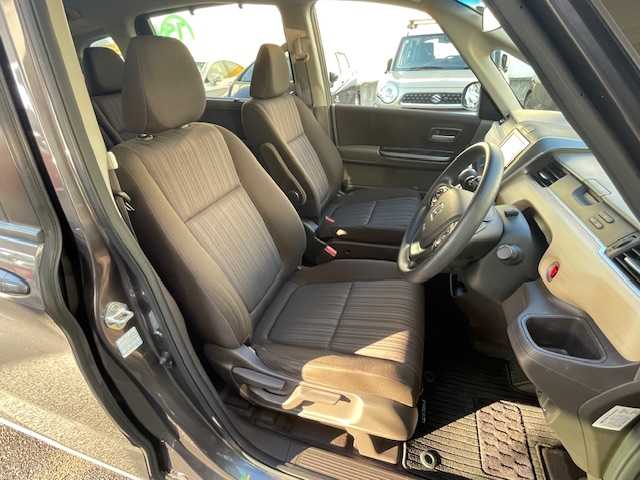 ホンダ フリード G ホンダセンシング 東京都 2019(令1)年 8.7万km モダンスティールM ホンダセンシング/純正HDDナビ フルセグTV/CD DVD Bluetooth/フリップダウンモニター/バックカメラ/両側パワースライドドア/レーダークルーズコントロール/衝突被害軽減ブレーキ/歩行者事故軽減ステアリング/車線維持機能支援システム/路外逸脱抑制機能/先行車発進お知らせ機能/標識認識機能/ETC/ドライブレコーダー/２列目キャプテンシート/マルチインフォメーションディスプレイ/ウレタン製ステアリング/ステアリングスイッチ（オーディオ）/ホワイト木目調インパネ/パニティミラー/モカファブリック/オートエアコン/アルミホイール付スタッドレスタイヤ車載/保証書＆取扱説明書