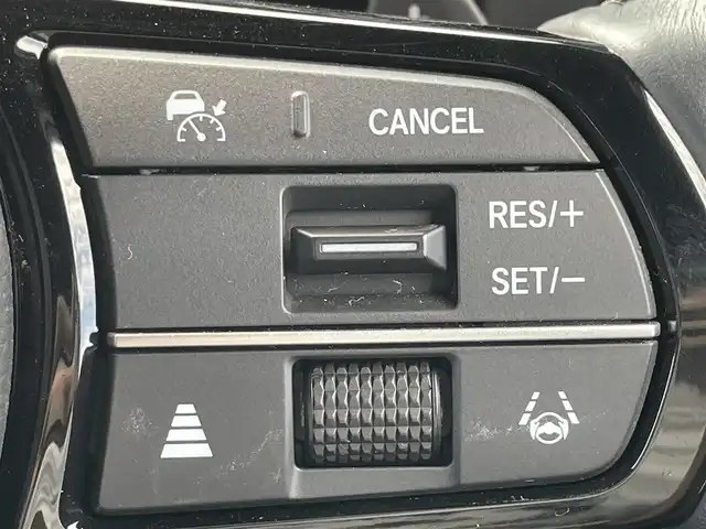 ホンダ ステップワゴン スパーダ eHEV 和歌山県 2022(令4)年 2.7万km スーパープラチナグレーメタリック 純正9インチナビ/バックカメラ/フルセグTV/BT/衝突軽減ブレーキ/前後コーナーセンサー/レーダークルコン/ブラインドスポットモニター/オートライト/レーンキープアシスト/ドラレコ/ビルトインETC/両側パワスラ/シートヒーター/電動リアゲート/オットマン/オートホールド/パドルシフト/LEＤヘッドライト/フォグランプ