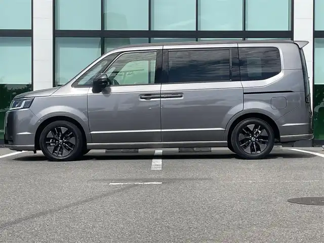 ホンダ ステップワゴン スパーダ eHEV 和歌山県 2022(令4)年 2.7万km スーパープラチナグレーメタリック 純正9インチナビ/バックカメラ/フルセグTV/BT/衝突軽減ブレーキ/前後コーナーセンサー/レーダークルコン/ブラインドスポットモニター/オートライト/レーンキープアシスト/ドラレコ/ビルトインETC/両側パワスラ/シートヒーター/電動リアゲート/オットマン/オートホールド/パドルシフト/LEＤヘッドライト/フォグランプ