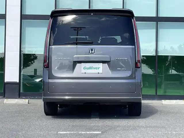 ホンダ ステップワゴン スパーダ eHEV 和歌山県 2022(令4)年 2.7万km スーパープラチナグレーメタリック 純正9インチナビ/バックカメラ/フルセグTV/BT/衝突軽減ブレーキ/前後コーナーセンサー/レーダークルコン/ブラインドスポットモニター/オートライト/レーンキープアシスト/ドラレコ/ビルトインETC/両側パワスラ/シートヒーター/電動リアゲート/オットマン/オートホールド/パドルシフト/LEＤヘッドライト/フォグランプ