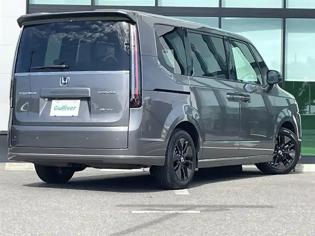 ホンダ ステップワゴン スパーダ eHEV 和歌山県 2022(令4)年 2.7万km スーパープラチナグレーメタリック 純正9インチナビ/バックカメラ/フルセグTV/BT/衝突軽減ブレーキ/前後コーナーセンサー/レーダークルコン/ブラインドスポットモニター/オートライト/レーンキープアシスト/ドラレコ/ビルトインETC/両側パワスラ/シートヒーター/電動リアゲート/オットマン/オートホールド/パドルシフト/LEＤヘッドライト/フォグランプ