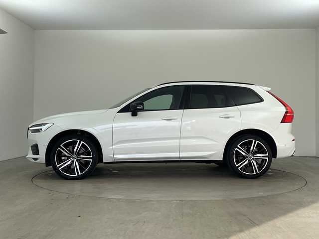 ボルボ ＸＣ６０ B6 AWD Rデザイン 兵庫県 2021(令3)年 2.1万km パール ・純正ナビ/・AM・FM・USB・Tpod・spotify/・フルセグTV/・BT/・Apple Car Play・AndroidAuto/・全方位カメラ/・全席シートヒーター/・前席パワーシート/・ETC/・純正ドライブレコーダー/・左右独立エアコン/・後席エアコン/・パノラマルーフ/・電子パーキングブレーキ/・オートブレーキホールド/・４WD/・ヘッドアップディスプレイ/・パーキングアシスト/・縦列時自動発車/・コーナリングライト/・アクティブベンディングライト/・レーンキープアシスト/・ロードサインアシスト/・ブラインドスポットモニター/・車間警告/・クロストラフィックアラート/・衝突回避/・レーダークルーズコントロール/・harman/kardonサウンド/・パワーバックドア/・オートワイパー/・純正フロアマット/・純正アルミ/・取扱説明書/・保証書/・スペアキー