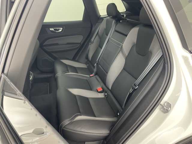 ボルボ ＸＣ６０ B6 AWD Rデザイン 兵庫県 2021(令3)年 2.1万km パール ・純正ナビ/・AM・FM・USB・Tpod・spotify/・フルセグTV/・BT/・Apple Car Play・AndroidAuto/・全方位カメラ/・全席シートヒーター/・前席パワーシート/・ETC/・純正ドライブレコーダー/・左右独立エアコン/・後席エアコン/・パノラマルーフ/・電子パーキングブレーキ/・オートブレーキホールド/・４WD/・ヘッドアップディスプレイ/・パーキングアシスト/・縦列時自動発車/・コーナリングライト/・アクティブベンディングライト/・レーンキープアシスト/・ロードサインアシスト/・ブラインドスポットモニター/・車間警告/・クロストラフィックアラート/・衝突回避/・レーダークルーズコントロール/・harman/kardonサウンド/・パワーバックドア/・オートワイパー/・純正フロアマット/・純正アルミ/・取扱説明書/・保証書/・スペアキー