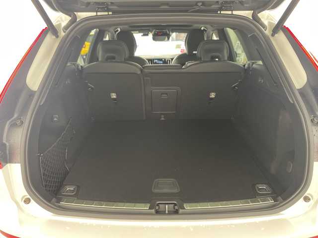 ボルボ ＸＣ６０ B6 AWD Rデザイン 兵庫県 2021(令3)年 2.1万km パール ・純正ナビ/・AM・FM・USB・Tpod・spotify/・フルセグTV/・BT/・Apple Car Play・AndroidAuto/・全方位カメラ/・全席シートヒーター/・前席パワーシート/・ETC/・純正ドライブレコーダー/・左右独立エアコン/・後席エアコン/・パノラマルーフ/・電子パーキングブレーキ/・オートブレーキホールド/・４WD/・ヘッドアップディスプレイ/・パーキングアシスト/・縦列時自動発車/・コーナリングライト/・アクティブベンディングライト/・レーンキープアシスト/・ロードサインアシスト/・ブラインドスポットモニター/・車間警告/・クロストラフィックアラート/・衝突回避/・レーダークルーズコントロール/・harman/kardonサウンド/・パワーバックドア/・オートワイパー/・純正フロアマット/・純正アルミ/・取扱説明書/・保証書/・スペアキー