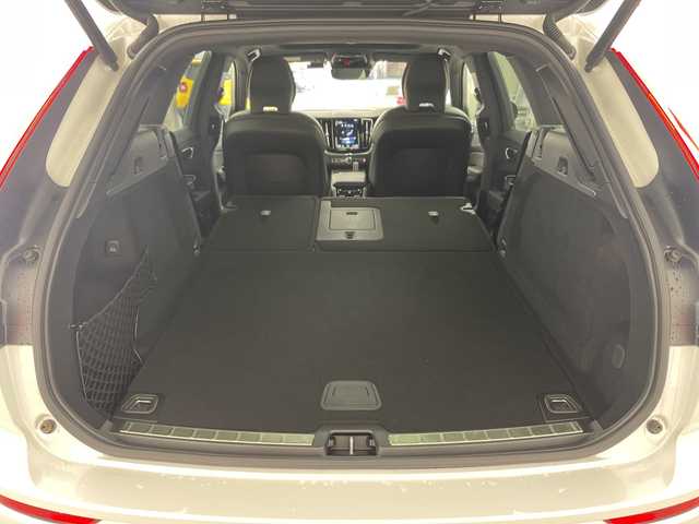 ボルボ ＸＣ６０ B6 AWD Rデザイン 兵庫県 2021(令3)年 2.1万km パール ・純正ナビ/・AM・FM・USB・Tpod・spotify/・フルセグTV/・BT/・Apple Car Play・AndroidAuto/・全方位カメラ/・全席シートヒーター/・前席パワーシート/・ETC/・純正ドライブレコーダー/・左右独立エアコン/・後席エアコン/・パノラマルーフ/・電子パーキングブレーキ/・オートブレーキホールド/・４WD/・ヘッドアップディスプレイ/・パーキングアシスト/・縦列時自動発車/・コーナリングライト/・アクティブベンディングライト/・レーンキープアシスト/・ロードサインアシスト/・ブラインドスポットモニター/・車間警告/・クロストラフィックアラート/・衝突回避/・レーダークルーズコントロール/・harman/kardonサウンド/・パワーバックドア/・オートワイパー/・純正フロアマット/・純正アルミ/・取扱説明書/・保証書/・スペアキー