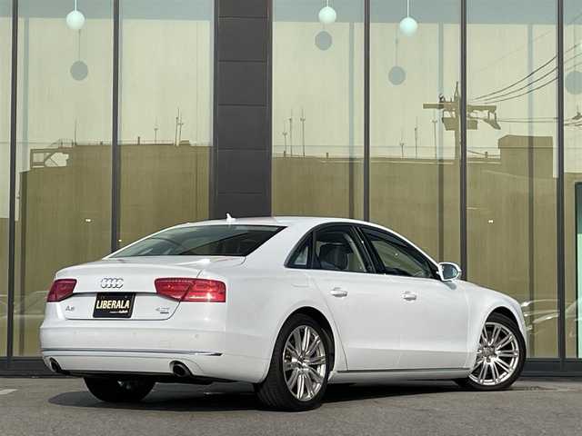 アウディ Ａ８ 4．0 TFSI クワトロ 石川県 2014(平26)年 3.7万km グレイシアホワイトメタリック サンルーフ/黒革シート/シートベンチレーション/純正ナビ/３６０カメラ/クリアランスソナー/電動トランク/クルーズコントロール/アダプティブＬＥＤライト/ソフトクローズドア/アドバンストキー