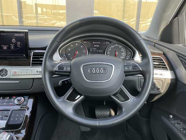 アウディ Ａ８ 4．0 TFSI クワトロ 石川県 2014(平26)年 3.7万km グレイシアホワイトメタリック サンルーフ/黒革シート/シートベンチレーション/純正ナビ/３６０カメラ/クリアランスソナー/電動トランク/クルーズコントロール/アダプティブＬＥＤライト/ソフトクローズドア/アドバンストキー