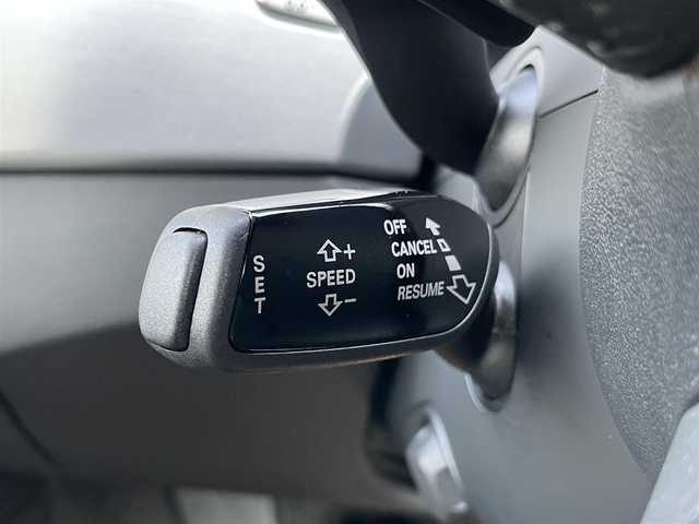 アウディ Ａ８ 4．0 TFSI クワトロ 石川県 2014(平26)年 3.7万km グレイシアホワイトメタリック サンルーフ/黒革シート/シートベンチレーション/純正ナビ/３６０カメラ/クリアランスソナー/電動トランク/クルーズコントロール/アダプティブＬＥＤライト/ソフトクローズドア/アドバンストキー