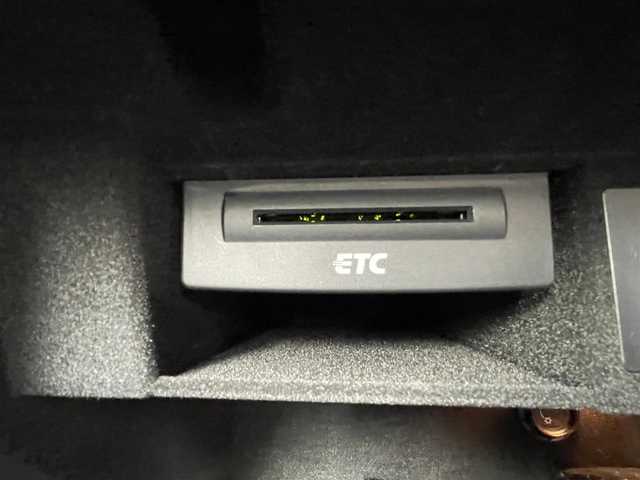 アウディ Ａ８ 4．0 TFSI クワトロ 石川県 2014(平26)年 3.7万km グレイシアホワイトメタリック サンルーフ/黒革シート/シートベンチレーション/純正ナビ/３６０カメラ/クリアランスソナー/電動トランク/クルーズコントロール/アダプティブＬＥＤライト/ソフトクローズドア/アドバンストキー