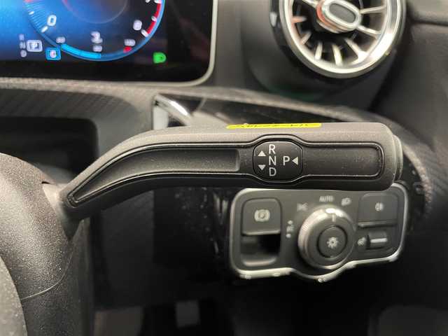 メルセデス・ベンツ Ａ１８０ スタイル 熊本県 2018(平30)年 3.3万km コスモスブラック ・スマートキー/・プッシュスタート/・アクティブステアリングアシスト/・道路標識アシスト/・アクティブブレーキアシスト/・ブラインドスポットモニター/・アテンションアシスト/・レーンキーピングアシスト/・レーンチェンジアシスト/・クルーズコントロール(追従式)/・黒革シート/・前席パワーシート/・前席シートヒーター /・純正HDDナビ/　【Bluetooth・USB・AppleCarPlay・AndroidAuto】/・フルセグTV/・バックカメラ/・ETC/・LEDヘッドランプ/・純正マット/・保証書/取説