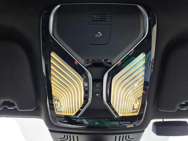 ＢＭＷ ７５０ｉ Mスポーツ 鹿児島県 2016(平28)年 4.3万km アルピンホワイトⅢ ムーンルーフ　/パーキングアシスト　/リモートパーキング　/Ｄ＋Ｎ席シートヒーター／エアシート　/パドルシフト　/ＭＴモード付きＡＴ　/ＢＭＷレーザーライト　/Ｈａｒｍａｎ　Ｋａｒｄｏｎスピーカー　/全方位モニター/ダイナミックスタビリティコントロール/コーナリングブレーキコントロール/横滑り防止装置/盗難防止装置/レーンキープアシスト/前後コーナーセンサー/エアバッグ(W＋サイド)/LEDヘッドライト