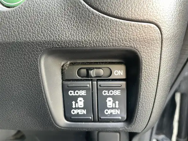 ホンダ Ｎ ＢＯＸ カスタム SSパッケージ 福島県 2015(平27)年 6.4万km クリスタルブラックパール (株)IDOMが運営する【じしゃロンいわき店】の自社ローン専用車両になります。こちらは現金またはオートローンご利用時の価格です。自社ローンご希望の方は別途その旨お申付け下さい/登録時走行距離63555km/ギャザーズ純正ナビゲーション/プッシュスタート/スマートキー/両側パワースライドドア/バックカメラ/シートヒーター/ウィンカーミラー /サイドバイザー/フロアマット/純正アルミホイール