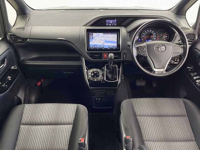 トヨタ ヴォクシー ZS 煌 鹿児島県 2017(平29)年 5.4万km ボルドーマイカメタリック ワンオーナー/純正9インチＳＤナビ/(BT/CD/DVD/AM/FM/フルセグTV)/12.1インチ純正フリップダウンモニター/両側パワースライドドア/衝突軽減ブレーキ/レーンキープアシスト/アイドリングストップ/ＭＴモード付ＡＴ/純正ビルトインＥＴＣ/社外前後ドライブレコーダー/純正16インチアルミホイール/バックカメラ/クルーズコントロール/保証書/取扱説明書/スペアキー